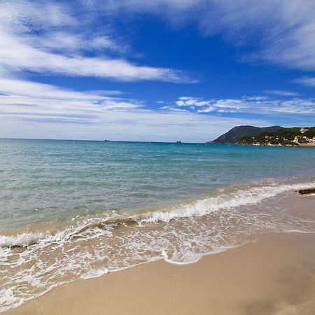 Ferienwohnung Les Pieds Dans L'Eau La Seyne-sur-Mer Exterior foto